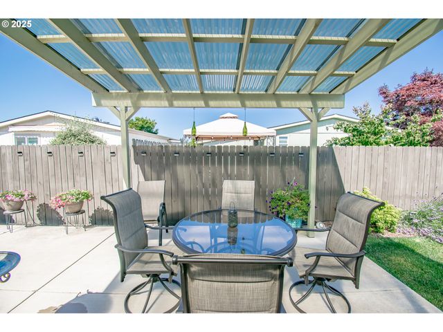 3700 BABCOCK Ln 144, Eugene, OR 97401