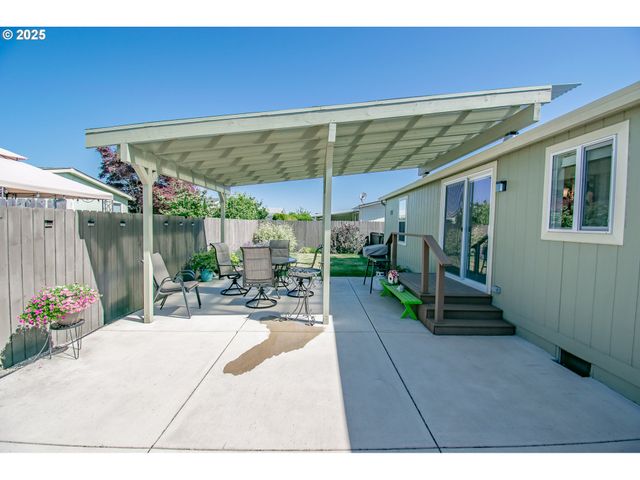 3700 BABCOCK Ln 144, Eugene, OR 97401
