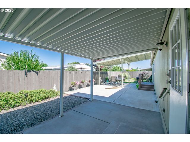 3700 BABCOCK Ln 144, Eugene, OR 97401