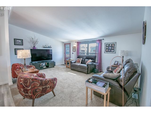 3700 BABCOCK Ln 144, Eugene, OR 97401