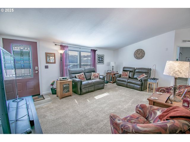 3700 BABCOCK Ln 144, Eugene, OR 97401