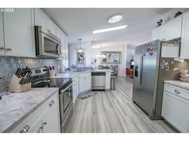 3700 BABCOCK Ln 144, Eugene, OR 97401