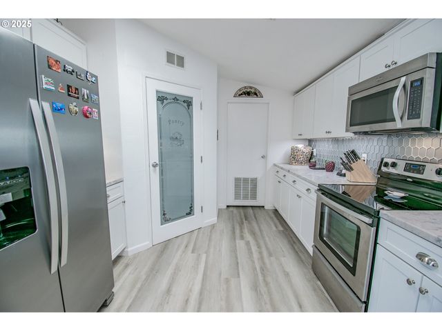 3700 BABCOCK Ln 144, Eugene, OR 97401