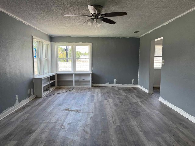 111 S Park St, Mcpherson, KS 67460