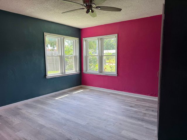 111 S Park St, Mcpherson, KS 67460