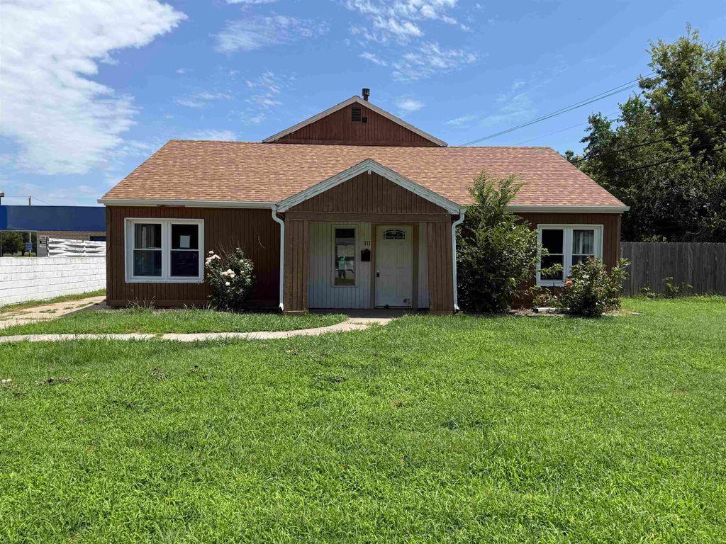 111 S Park St, Mcpherson, KS 67460