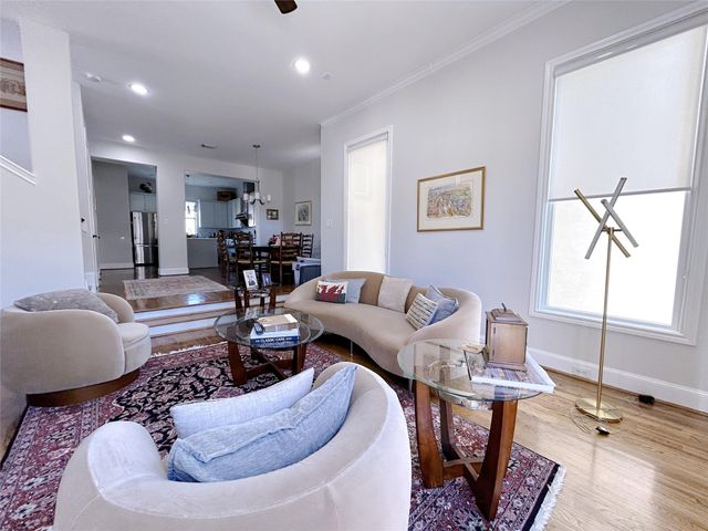 939 Queen Annes Road, Houston, TX 77024