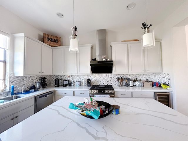 939 Queen Annes Road, Houston, TX 77024