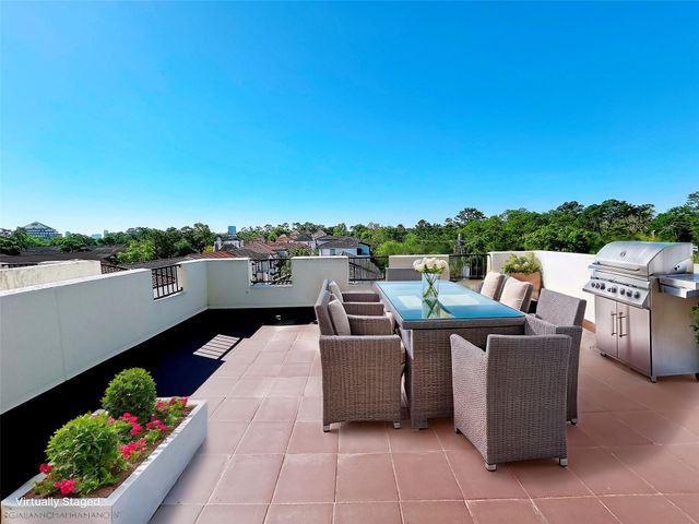 939 Queen Annes Road, Houston, TX 77024