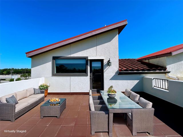 939 Queen Annes Road, Houston, TX 77024