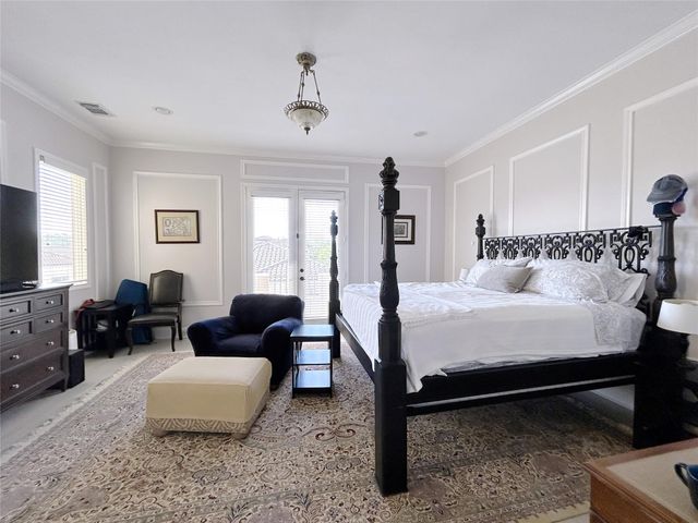 939 Queen Annes Road, Houston, TX 77024