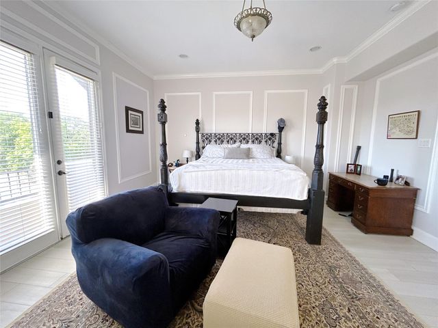 939 Queen Annes Road, Houston, TX 77024