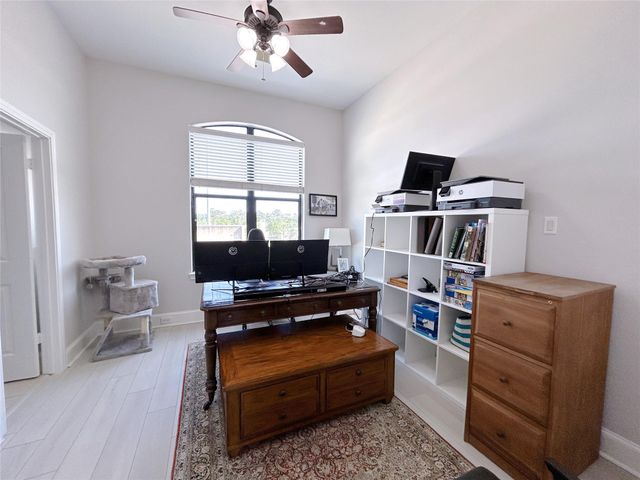 939 Queen Annes Road, Houston, TX 77024