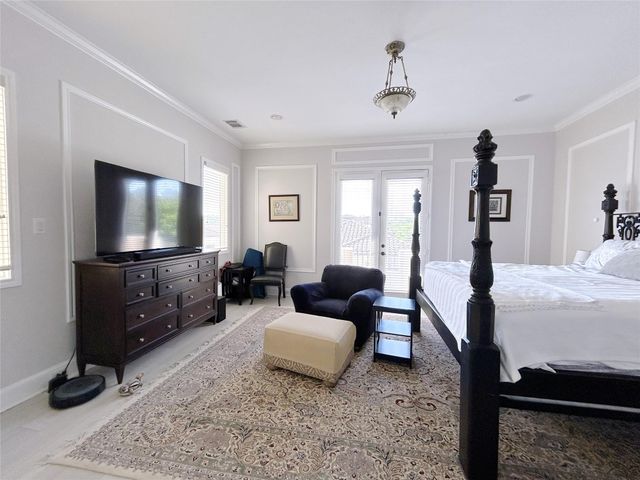 939 Queen Annes Road, Houston, TX 77024