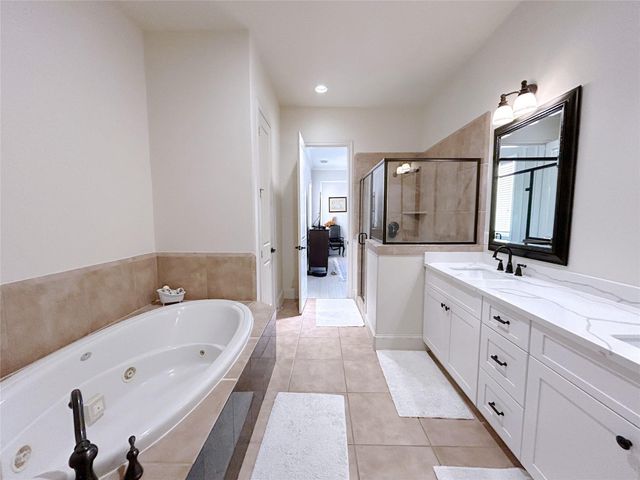 939 Queen Annes Road, Houston, TX 77024