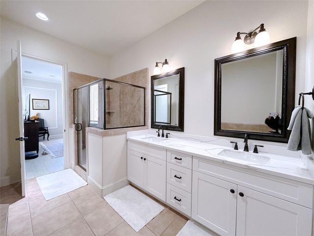 939 Queen Annes Road, Houston, TX 77024