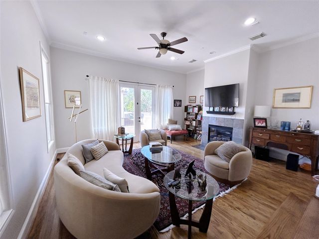 939 Queen Annes Road, Houston, TX 77024