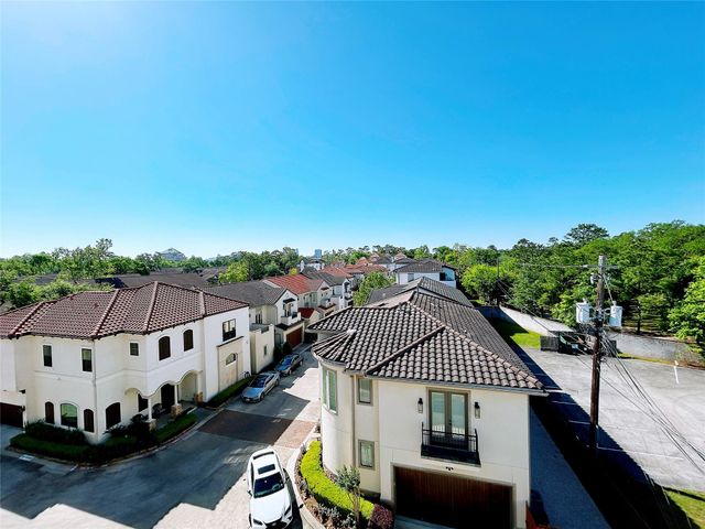 939 Queen Annes Road, Houston, TX 77024