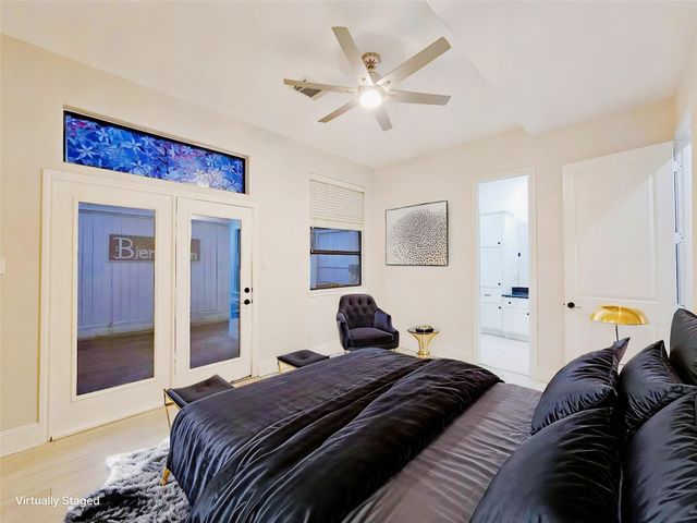 939 Queen Annes Road, Houston, TX 77024