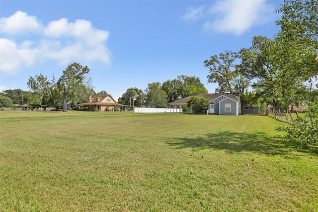 1303 Fm-1409, Dayton, TX 77535