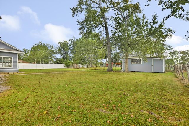 1303 Fm-1409, Dayton, TX 77535