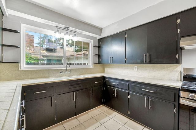 4135 E Fedora Avenue, Fresno, CA 93726