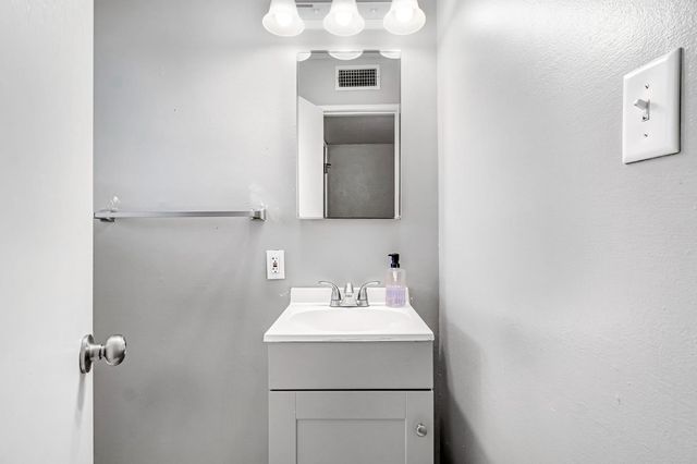 4135 E Fedora Avenue, Fresno, CA 93726