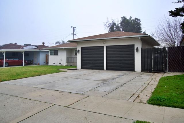 4135 E Fedora Avenue, Fresno, CA 93726