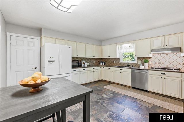 8415 N 45 Street, Omaha, NE 68152