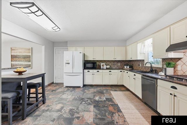 8415 N 45 Street, Omaha, NE 68152