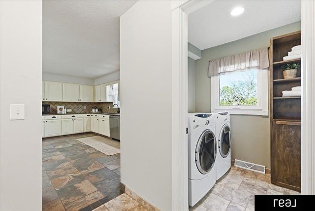 8415 N 45 Street, Omaha, NE 68152