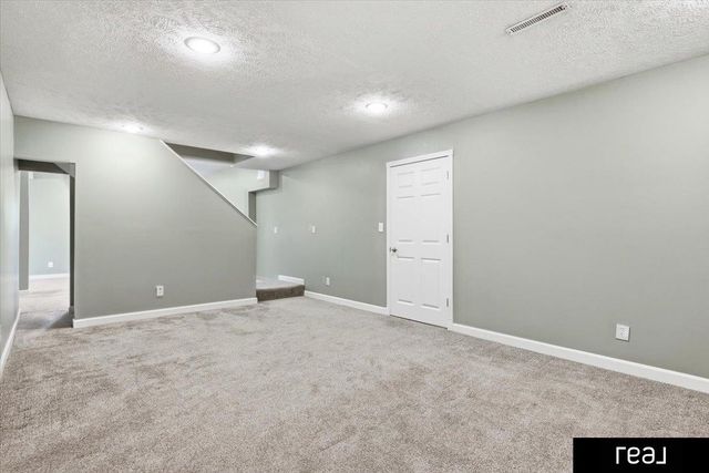 8415 N 45 Street, Omaha, NE 68152