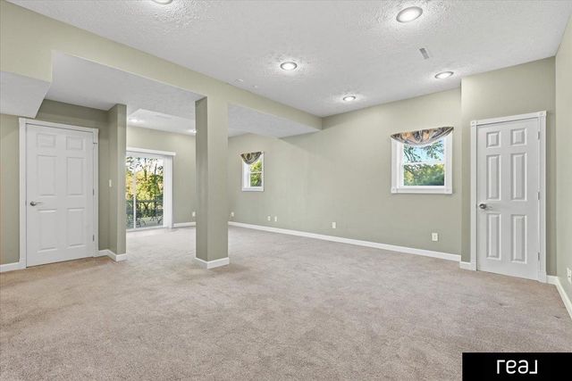 8415 N 45 Street, Omaha, NE 68152