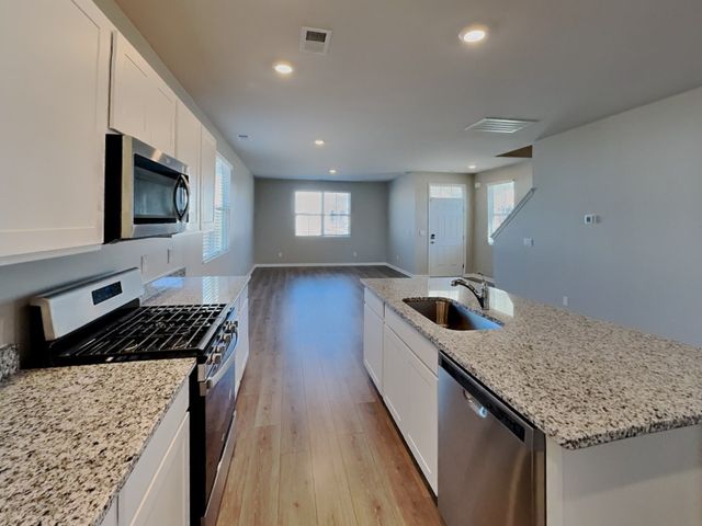 1525 Ashgrove Pl, Lebanon, TN 37087