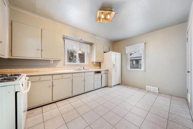 2453 EAST SHORE DRIVE, Green Bay, WI 54302