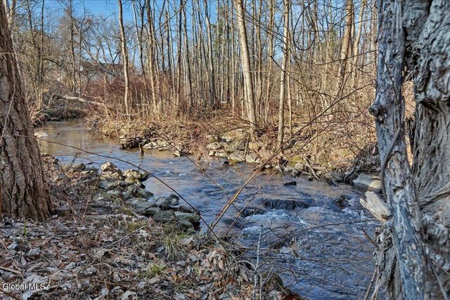 89 Morris Road, Schenectady, NY 12304