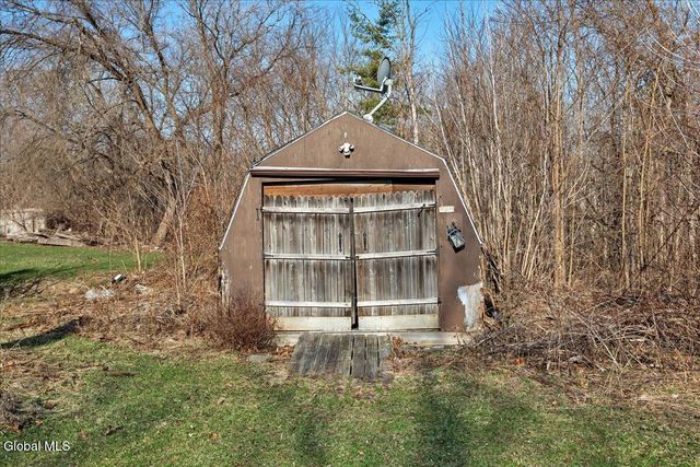 89 Morris Road, Schenectady, NY 12304