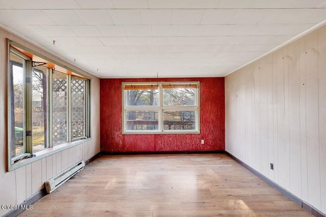 89 Morris Road, Schenectady, NY 12304