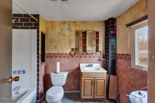 89 Morris Road, Schenectady, NY 12304