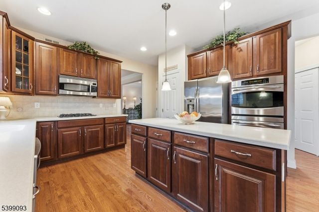 26 Rouser Way, Hillsborough Twp., NJ 08844