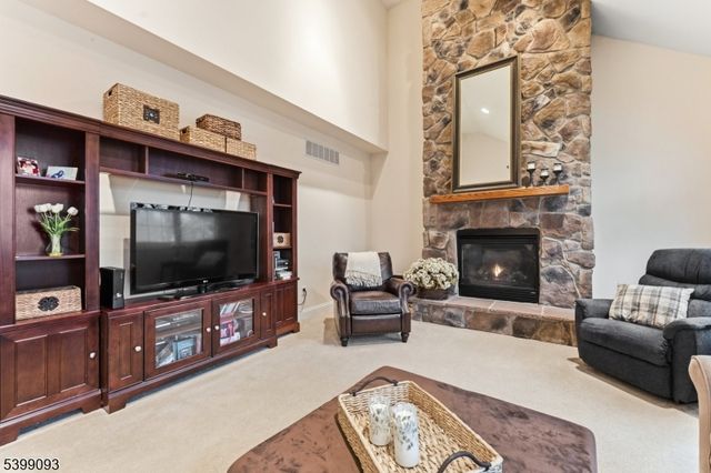 26 Rouser Way, Hillsborough Twp., NJ 08844