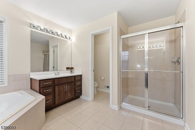 26 Rouser Way, Hillsborough Twp., NJ 08844