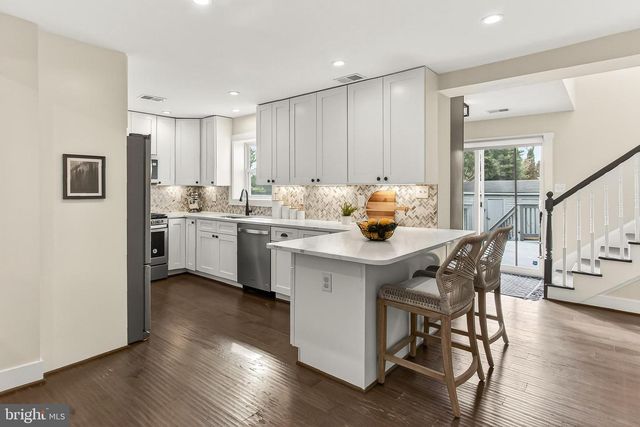 6805 FARRAGUT AVE, Falls Church, VA 22042