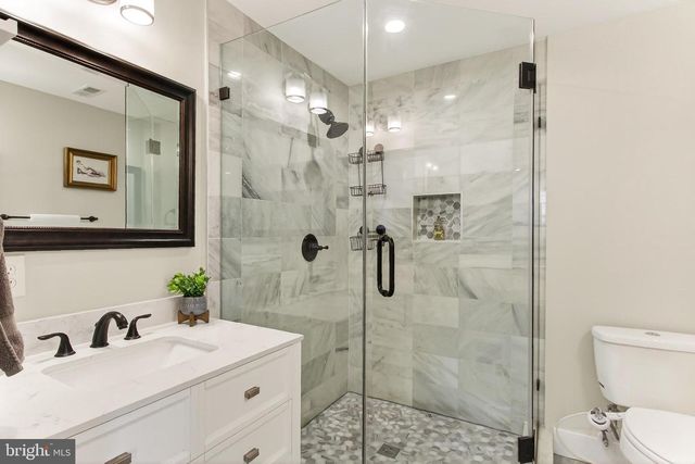 6805 FARRAGUT AVE, Falls Church, VA 22042