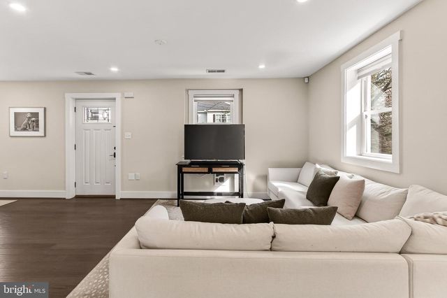 6805 FARRAGUT AVE, Falls Church, VA 22042