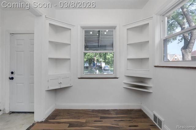 5743 Buckingham Avenue, Detroit, MI 48224