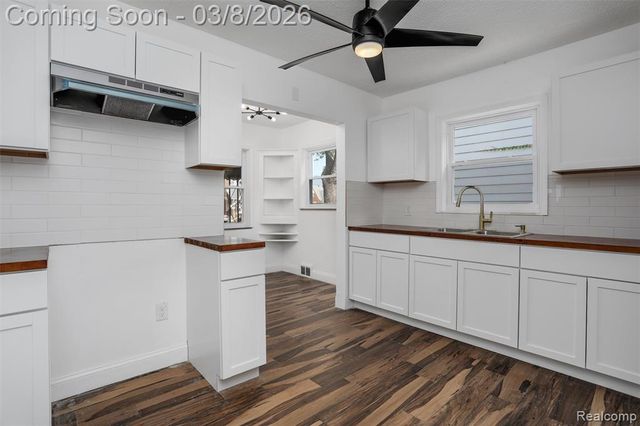 5743 Buckingham Avenue, Detroit, MI 48224