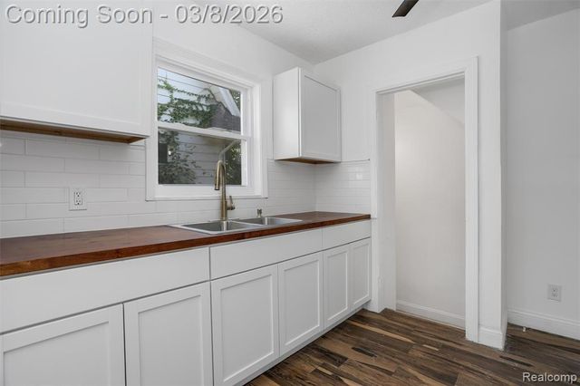 5743 Buckingham Avenue, Detroit, MI 48224