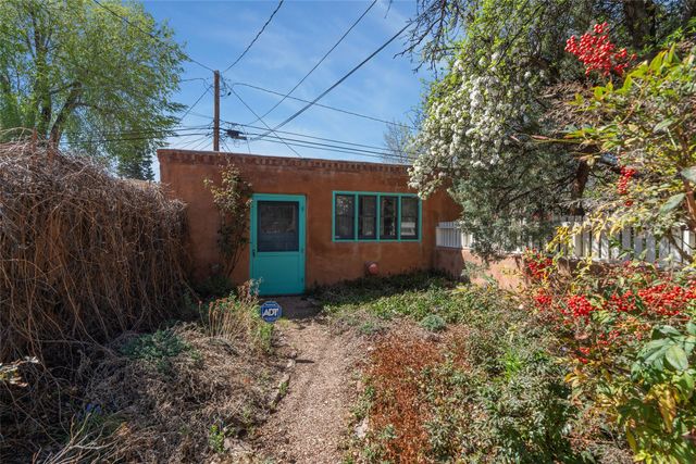 130 W Houghton Street, Santa Fe, NM 87505