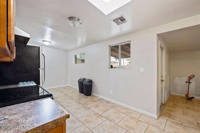 1301 W Kleindale Road, Tucson, AZ 85705